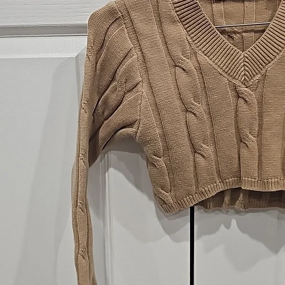 NWOT Girl crop top sweater - Picture 4 of 5